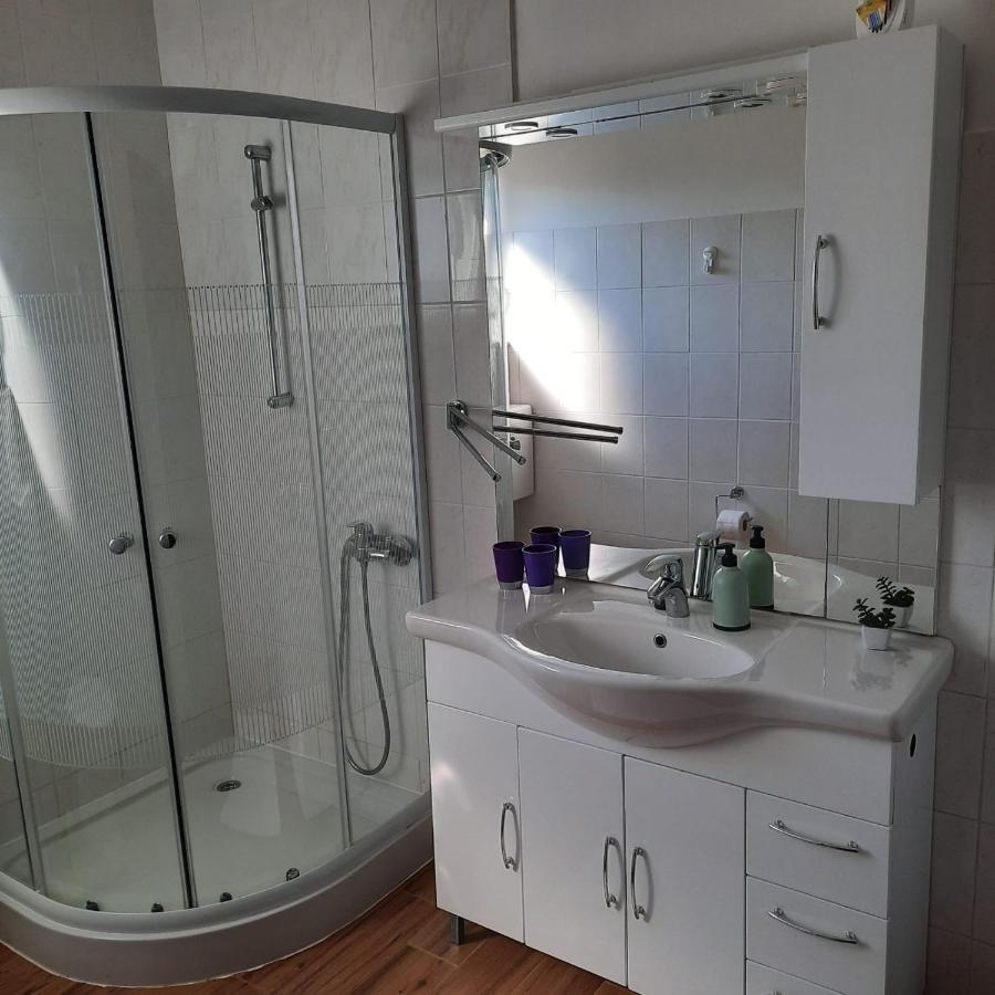 Loli Apartmán
